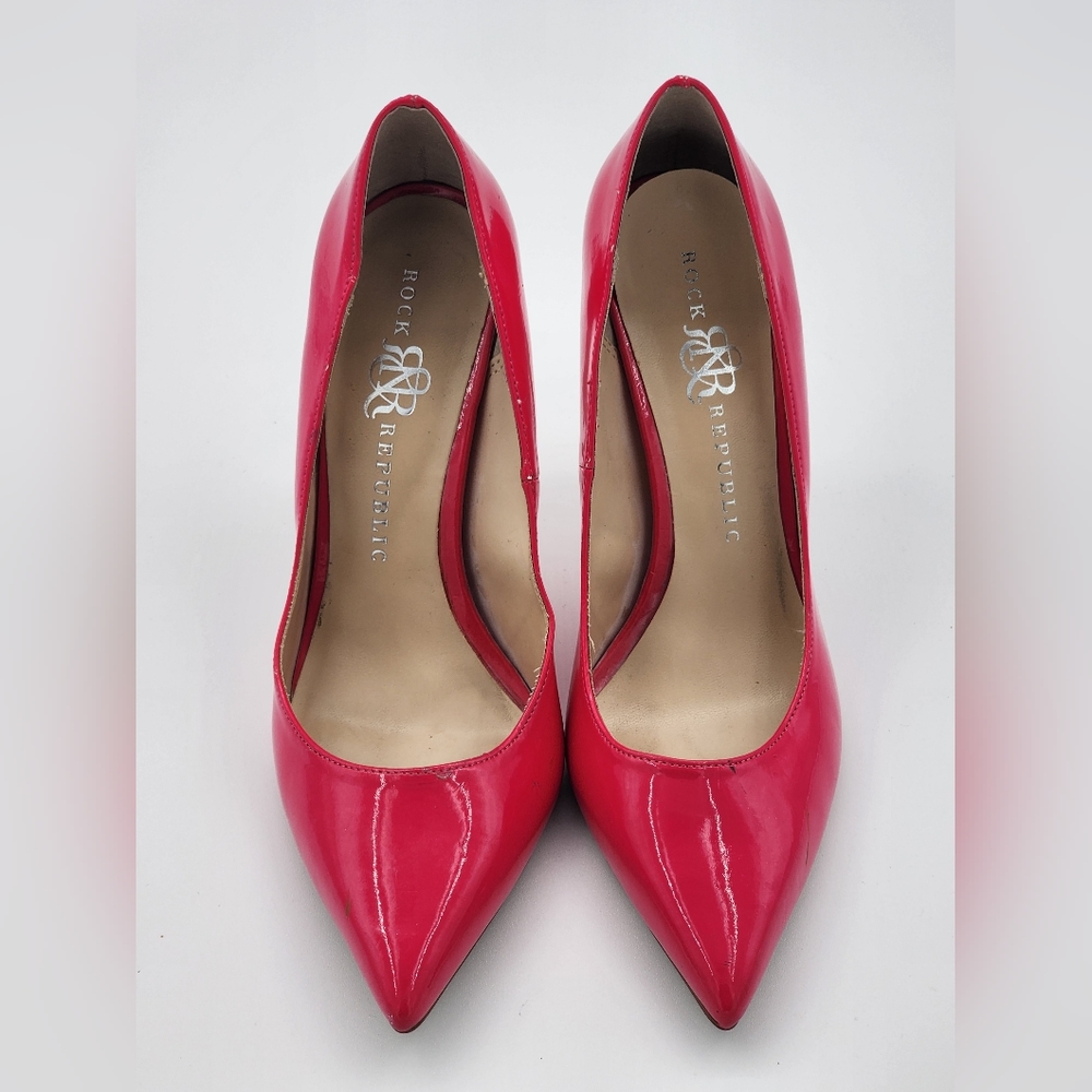 Designer shoe, fuchsia pink, in great condition, size 8. Heel and inside platfor